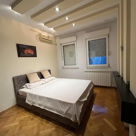 Arena Public Free Parking In Front Of Building *