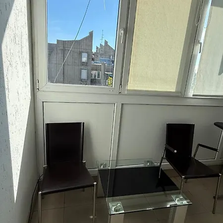 Arena Public Free Parking In Front Of Building *